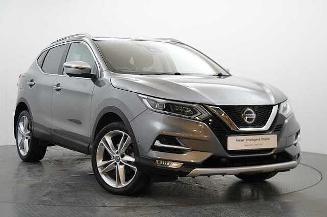 Nissan Qashqai 1.3 DIG-T 140 N-Motion Limited Edition with Glass Roof and LED Headlights