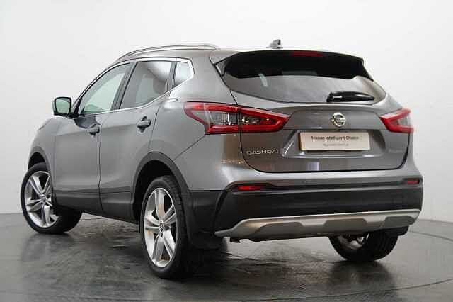 Nissan Qashqai 1.3 DIG-T 140 N-Motion Limited Edition with Glass Roof and LED Headlights