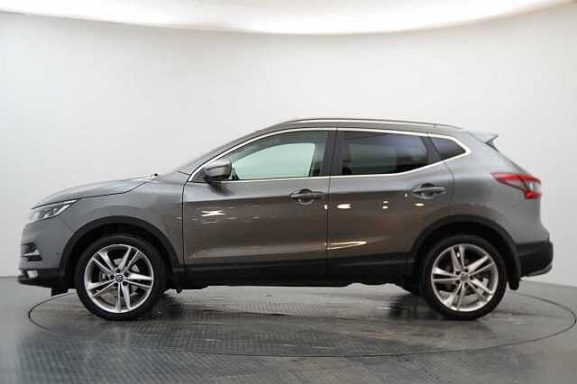 Nissan Qashqai 1.3 DIG-T 140 N-Motion Limited Edition with Glass Roof and LED Headlights