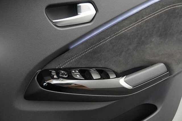 Nissan Juke 1.6 143 HEV Hybrid Tekna+ Auto with BOSE Audio and Pro Pilot Technology