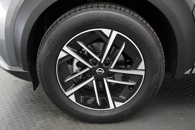 Nissan Juke 1.0 DIG-T 114 N-Connecta DCT Auto with Sat Nav and Rear View Camera