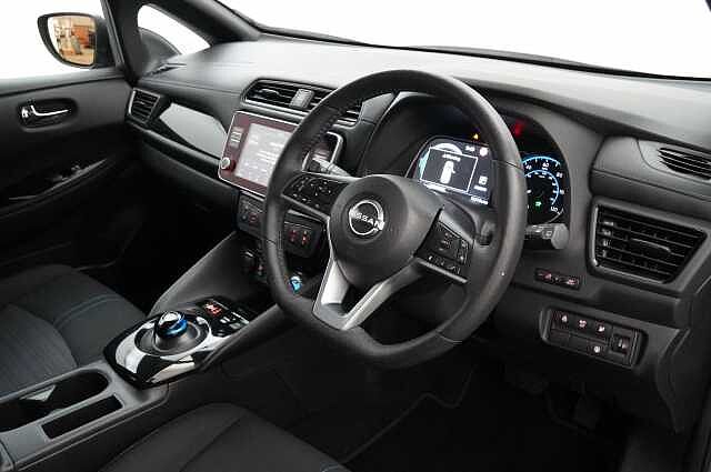 Nissan LEAF 39KW N-Connecta Auto with Sat Nav and 360 View Cameras