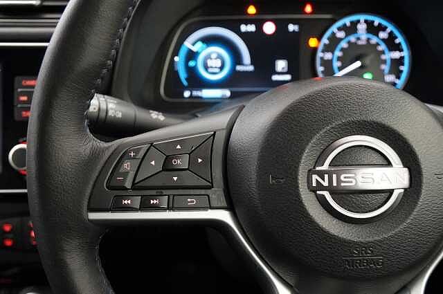 Nissan LEAF 39KW N-Connecta Auto with Sat Nav and 360 View Cameras