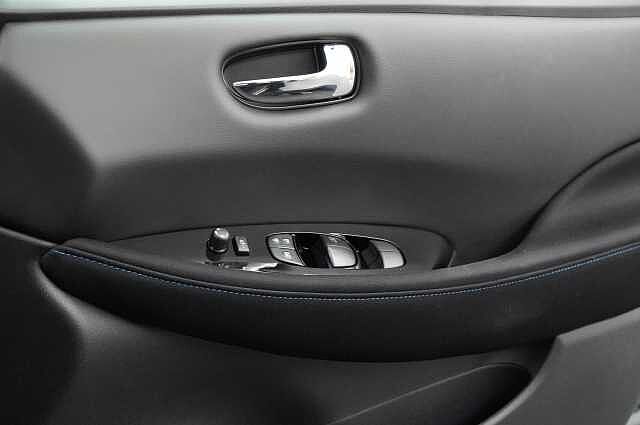 Nissan LEAF 39KW N-Connecta Auto with Sat Nav and 360 View Cameras