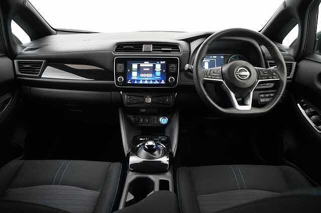 Nissan LEAF 39KW N-Connecta Auto with Sat Nav and 360 View Cameras