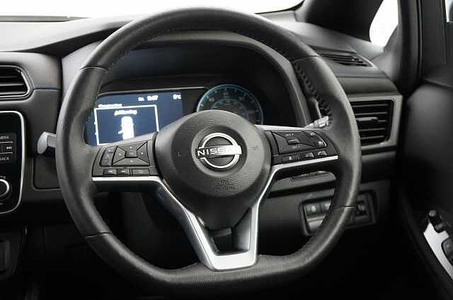 Nissan LEAF 39KW N-Connecta Auto with Sat Nav and 360 View Cameras