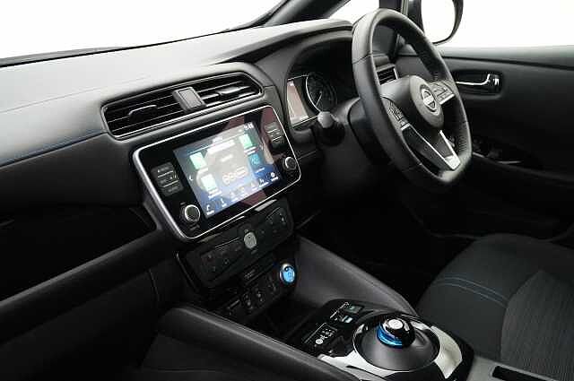 Nissan LEAF 39KW N-Connecta Auto with Sat Nav and 360 View Cameras