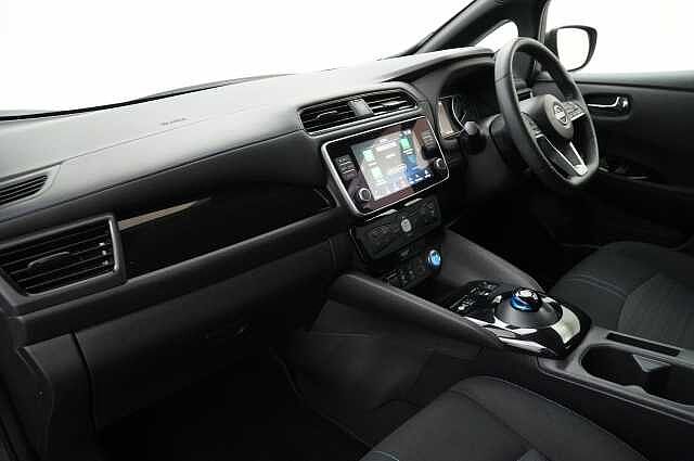 Nissan LEAF 39KW N-Connecta Auto with Sat Nav and 360 View Cameras