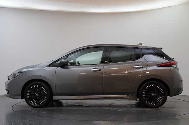 Nissan LEAF 39KW N-Connecta Auto with Sat Nav and 360 View Cameras