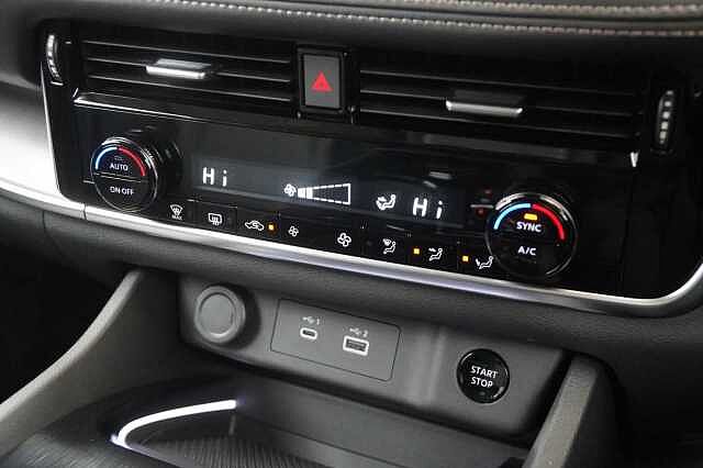 Nissan X-Trail 1.5 e-Power 204 N-Connecta Auto with 5 Seats and Sky Roof Pack Upgrade