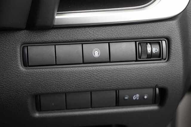 Nissan X-Trail 1.5 e-Power 204 N-Connecta Auto with 5 Seats and Sky Roof Pack Upgrade