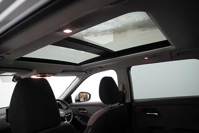 Nissan X-Trail 1.5 e-Power 204 N-Connecta Auto with 5 Seats and Sky Roof Pack Upgrade