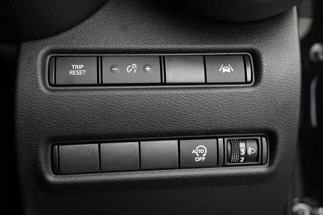 Nissan Juke 1.0 DIG-T 114 N-Connecta DCT Auto with Sat Nav and Rear View Camera