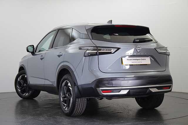 Nissan Qashqai 1.3 DIG-T MH 158 N-Connecta Auto with Glass Roof + Sat Nav and 360 Cameras