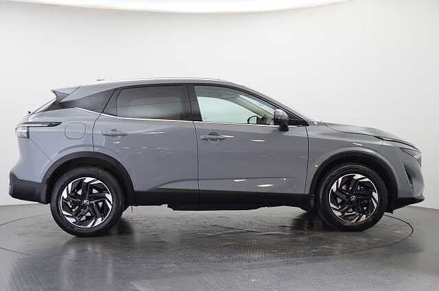 Nissan Qashqai 1.3 DIG-T MH 158 N-Connecta Auto with Glass Roof + Sat Nav and 360 Cameras