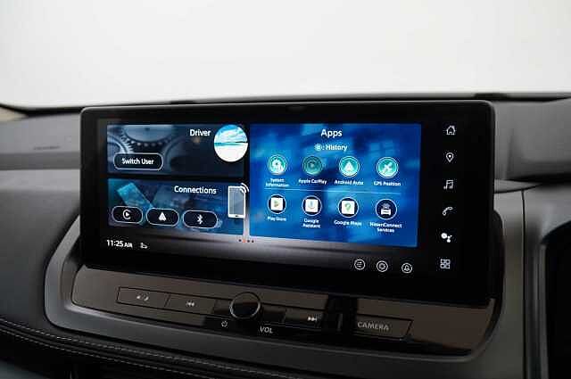 Nissan Qashqai 1.3 DIG-T MH 158 N-Connecta Auto with Glass Roof + Sat Nav and 360 Cameras