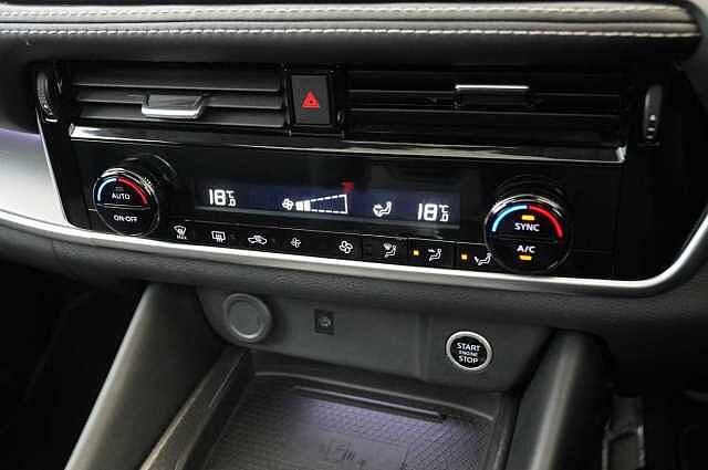 Nissan Qashqai 1.3 DIG-T MH 158 N-Connecta Auto with Glass Roof + Sat Nav and 360 Cameras