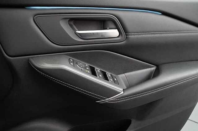 Nissan Qashqai 1.3 DIG-T MH 158 N-Connecta Auto with Glass Roof + Sat Nav and 360 Cameras