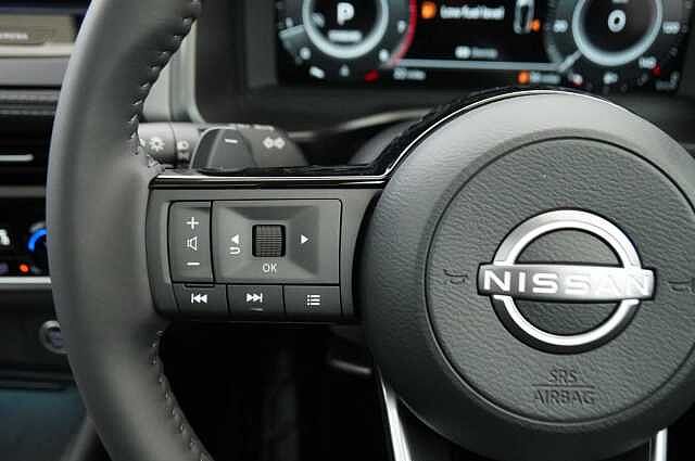 Nissan Qashqai 1.3 DIG-T MH 158 N-Connecta Auto with Glass Roof + Sat Nav and 360 Cameras