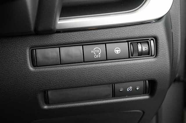 Nissan Qashqai 1.3 DIG-T MH 158 N-Connecta Auto with Glass Roof + Sat Nav and 360 Cameras