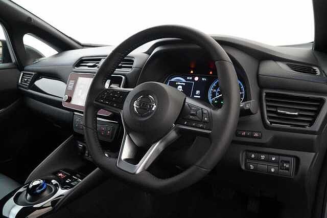 Nissan LEAF 40KW 10 Limited Edition Auto with Sat Nav and 360 View Cameras