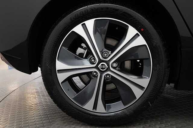 Nissan LEAF 40KW 10 Limited Edition Auto with Sat Nav and 360 View Cameras