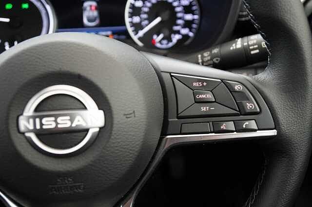 Nissan Juke 1.6 143 HEV Hybrid N-Connecta Auto with Sat Nav and Rear View Camera