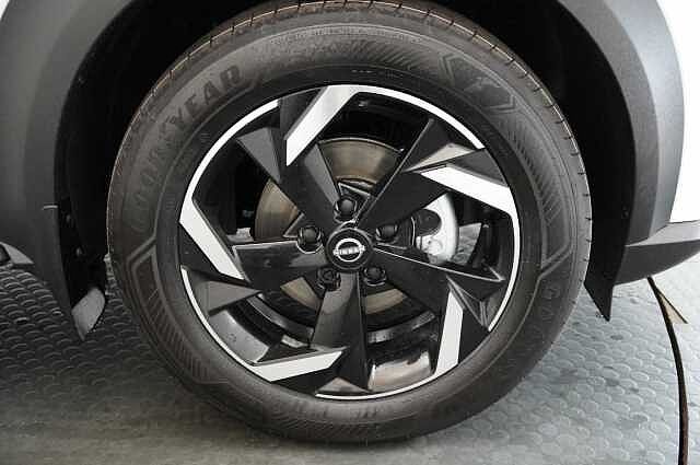 Nissan Juke 1.6 143 HEV Hybrid N-Connecta Auto with Sat Nav and Rear View Camera