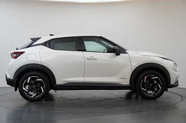 Nissan Juke 1.6 143 HEV Hybrid N-Connecta Auto with Sat Nav and Rear View Camera