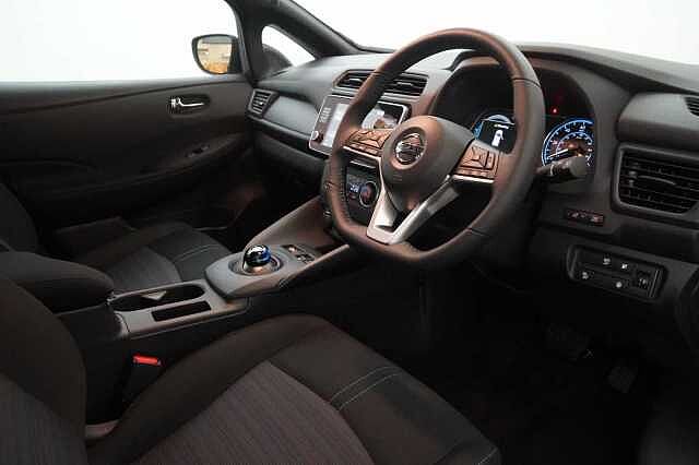 Nissan LEAF 40KW Acenta Auto with Rear View Camera and Apple + Android Integration