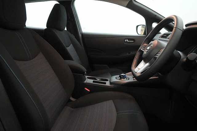 Nissan LEAF 40KW Acenta Auto with Rear View Camera and Apple + Android Integration
