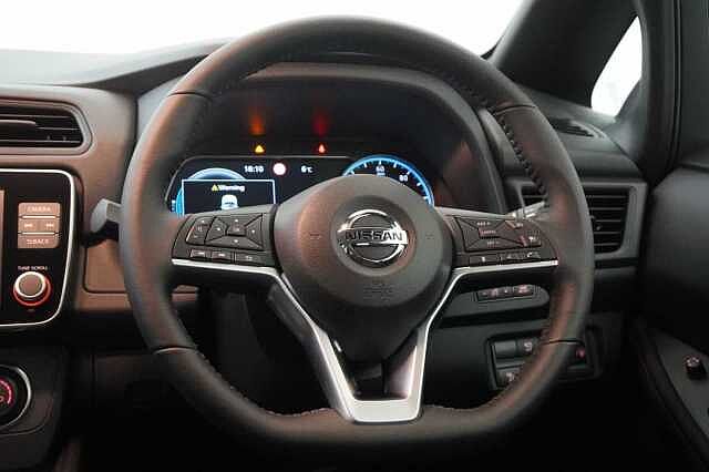 Nissan LEAF 40KW Acenta Auto with Rear View Camera and Apple + Android Integration