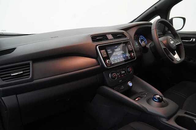 Nissan LEAF 40KW Acenta Auto with Rear View Camera and Apple + Android Integration