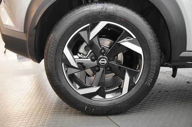 Nissan Juke 1.0 DIG-T 114 N-Connecta with Sat Nav and Rear View Camera