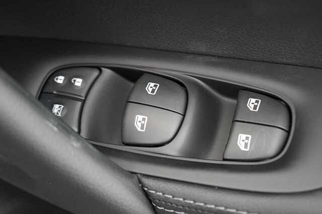 Nissan Qashqai 1.3 DIG-T 160 N-TEC DCT Auto Limited Edition with Glass Roof and Pro Pilot
