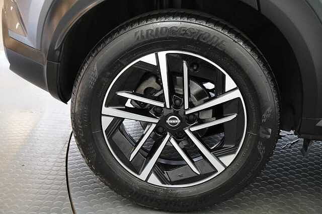 Nissan Juke 1.0 DIG-T 114 N-Connecta with Sat Nav and Rear View Camera