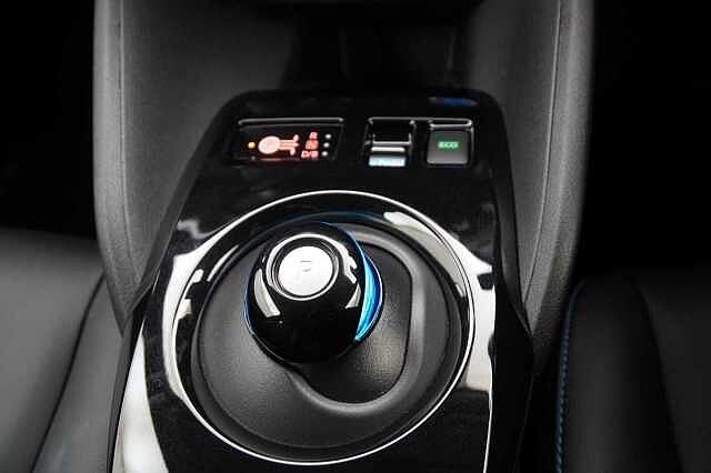 Nissan LEAF 39KW N-Connecta Auto with Sat Nav and 360 Around View Cameras