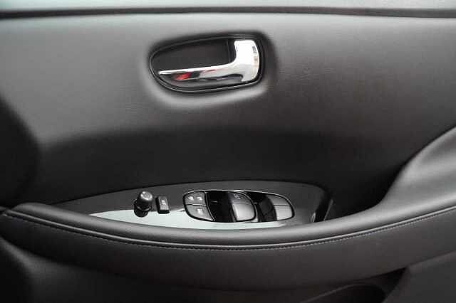 Nissan LEAF 39KW N-Connecta Auto with Sat Nav and 360 Around View Cameras