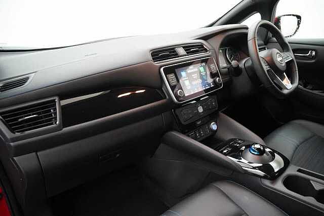 Nissan LEAF 39KW N-Connecta Auto with Sat Nav and 360 Around View Cameras
