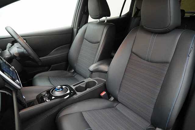 Nissan LEAF 39KW N-Connecta Auto with Sat Nav and 360 Around View Cameras