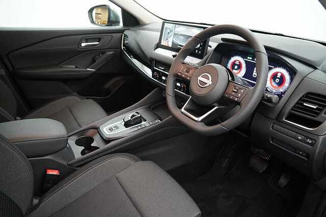 Nissan Qashqai 1.5 e-Power 190 N-Connecta Auto with Glass Roof Pack + Nav and 360 Cameras