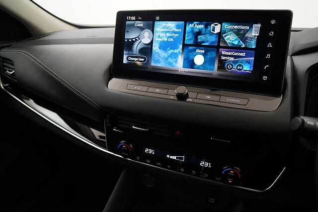 Nissan Qashqai 1.5 e-Power 190 N-Connecta Auto with Glass Roof Pack + Nav and 360 Cameras