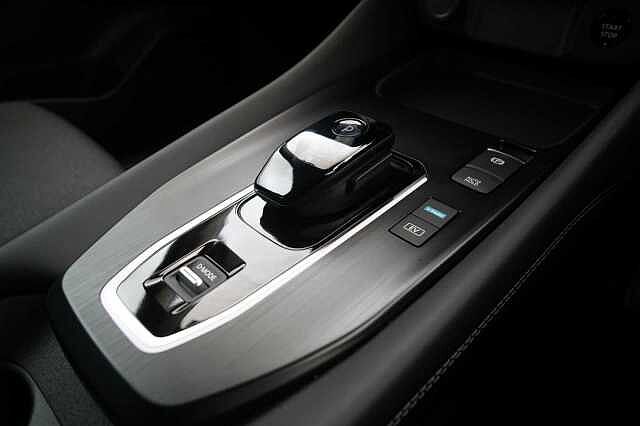 Nissan Qashqai 1.5 e-Power 190 N-Connecta Auto with Glass Roof Pack + Nav and 360 Cameras