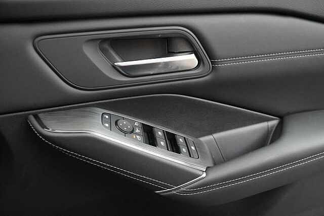 Nissan Qashqai 1.5 e-Power 190 N-Connecta Auto with Glass Roof Pack + Nav and 360 Cameras