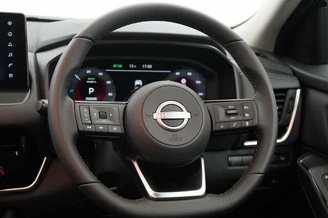 Nissan Qashqai 1.5 e-Power 190 N-Connecta Auto with Glass Roof Pack + Nav and 360 Cameras