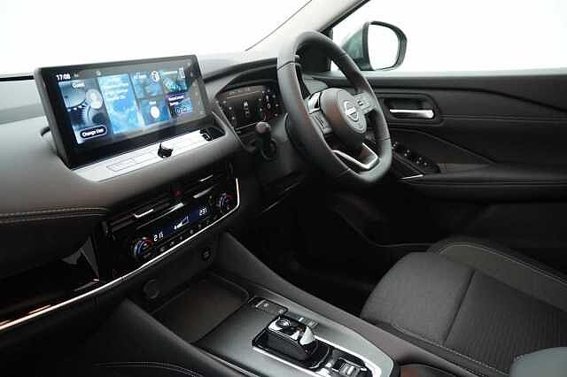Nissan Qashqai 1.5 e-Power 190 N-Connecta Auto with Glass Roof Pack + Nav and 360 Cameras