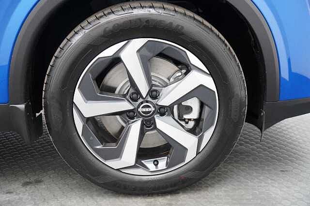 Nissan Qashqai 1.5 e-Power 190 N-Connecta Auto with Glass Roof Pack + Nav and 360 Cameras
