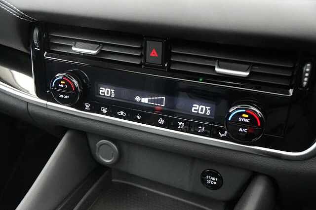 Nissan Qashqai 1.5 e-Power 190 N-Connecta Auto with Glass Roof Pack + Nav and 360 Cameras