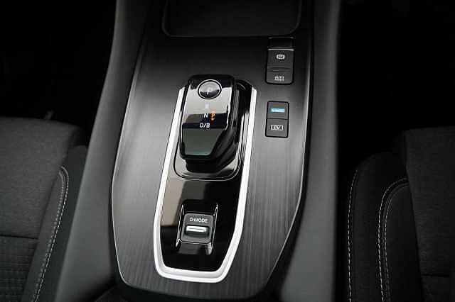 Nissan Qashqai 1.5 e-Power 190 N-Connecta Auto with Glass Roof Pack + Nav and 360 Cameras