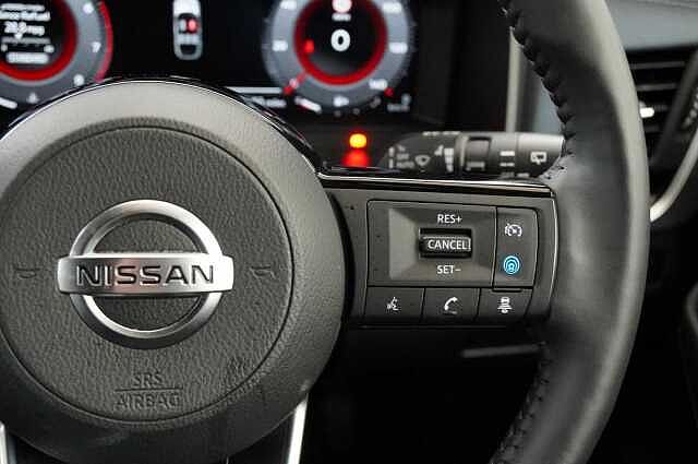 Nissan Qashqai 1.3 DIG-T MH 158 Tekna+ with BOSE Audio + Glass Roof and Premium Leather